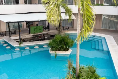 2a69ed25 b1d2 49 yP 3L.jpg