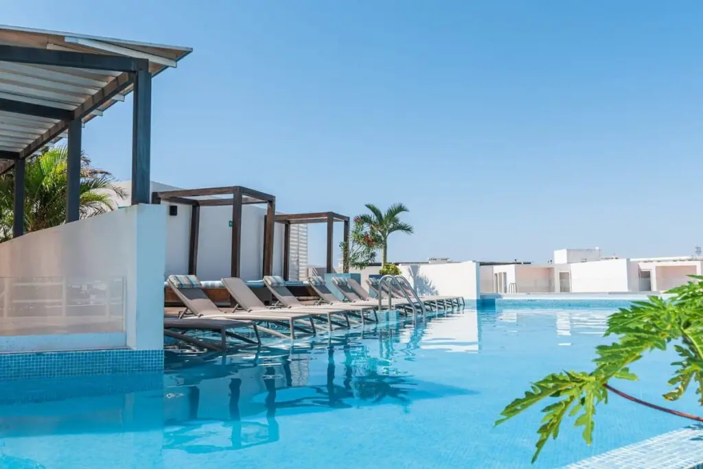 be888935 5934 41 yvR1 .jpg