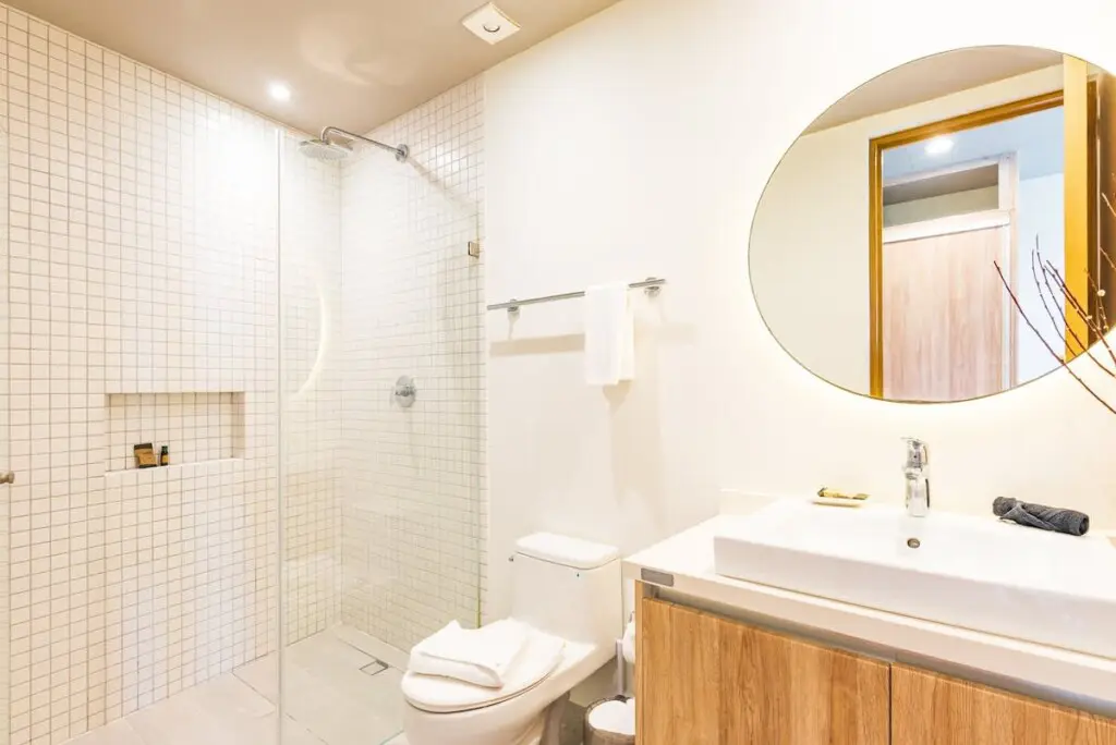 d393b0d3 de0b 46 wRwrF.jpg