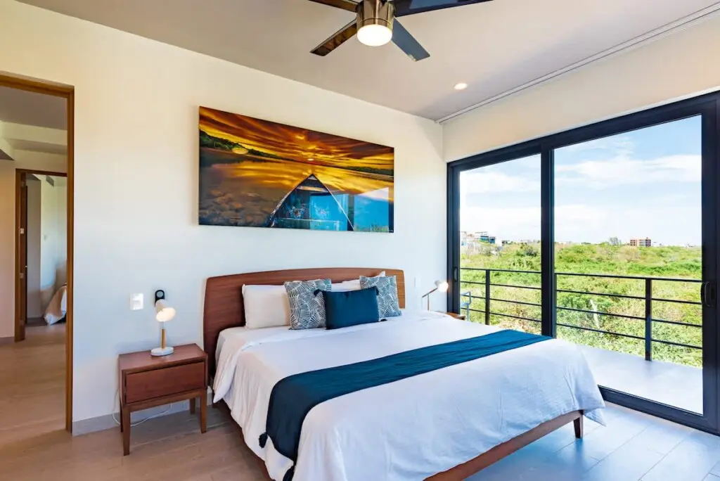 ddf8003b e3e2 4b c4vnI.jpg