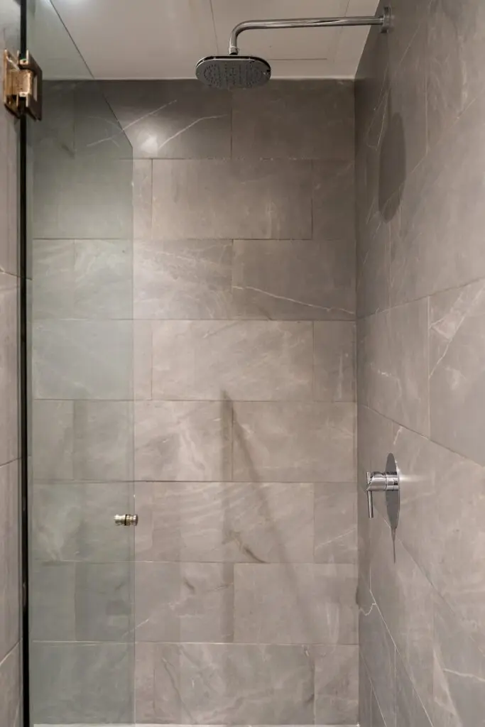 efcd50de 9816 46 CAZZY.jpg