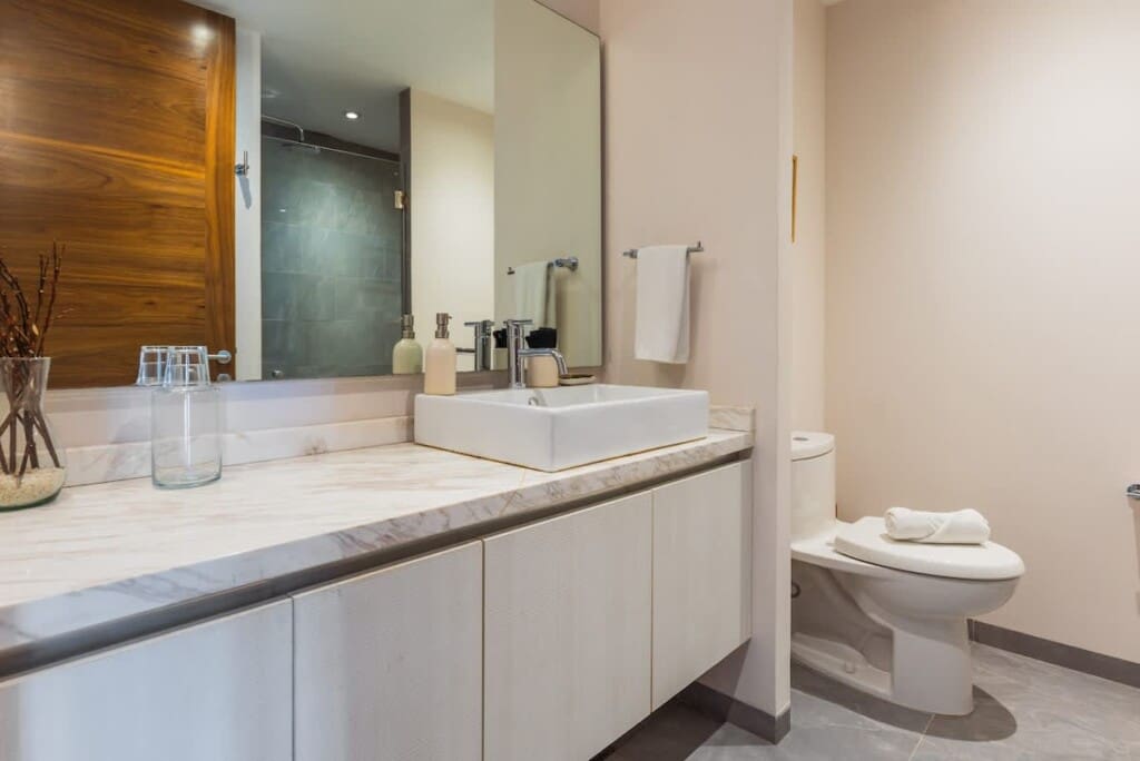 1323a3da bd5c 4a lhtck.jpg